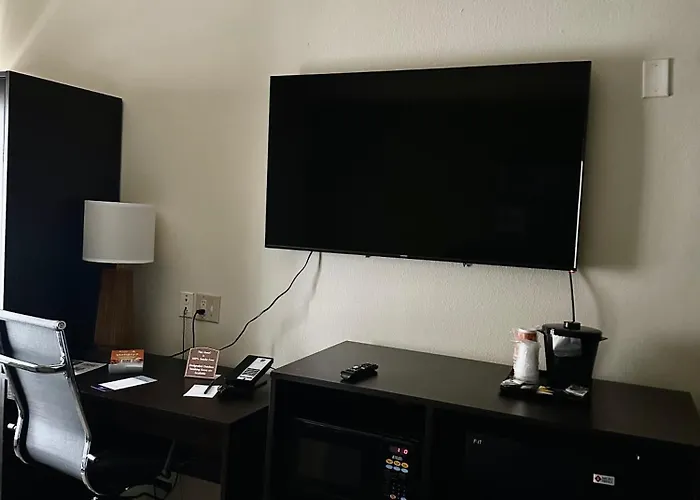 Sleep & I-44 Hotel 4*