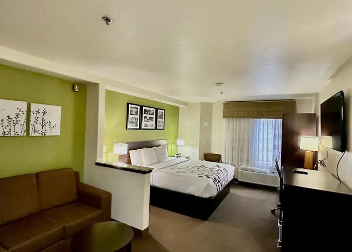 Hotel Sleep & I-44 Tulsa