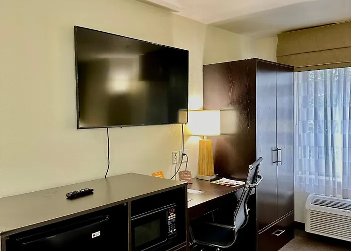 Sleep & I-44 Hotel 4*